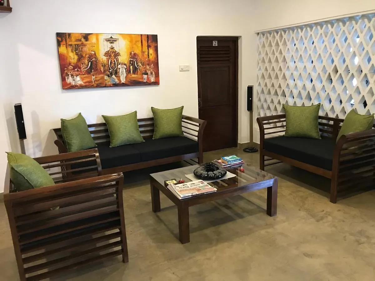 Dions Guest House Negombo 2*,